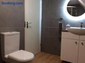 Country Studio Apartment - Image 5