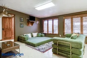 Bayou Oaks-Sleeps 12-Private Lake with Fish - Image 4