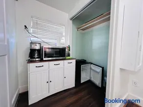 Cozy Suburb Studio - Private Entrance - Image 1