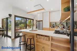 Tranquility Base - 1 Bedroom Cabin - Oceanview - Image 2