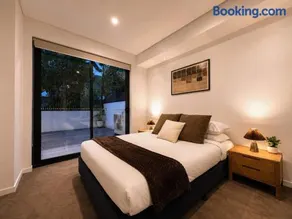 Mascot Haven - 2x Car Spaces - 5mins to Airport - Pets Friendly - 80Mbps - Image 3