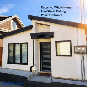 2BR Detached House - Free Parking -10 mins to YVR & Downtown - Image 1