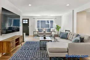Modern West Seattle Suite - With AC - Sleeps 6 - Image 1