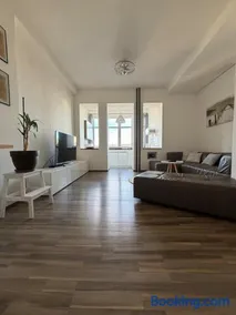 Stylish Apartment with Private Sauna and Parking - Image 1