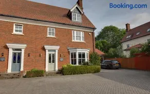 Elizabeth Townhouse Braintree - Image 1