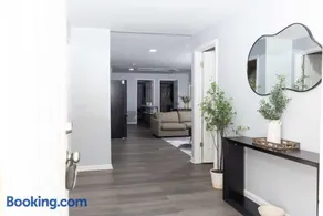5 Min to Elon - In Unit Washer and Dryer - Fast Wi-Fi - Image 3