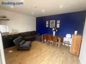 Cosy Country Cottage Near Emerald Park - Image 3