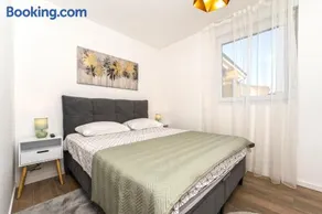 Blue waves, beachfront modern apartment - Image 1