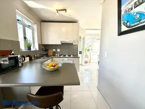 Breathtaking Table Mountain View Apartment in the Heart of Gardens - Image 5