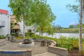 Waterfront Condo, 25ft from riverwalk, Pool & HotTub - Image 5