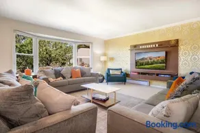 Mid-Century Mod - 7 BR Sleeps 22 - Hot Tub & Game Room - Image 3