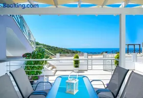 Tarsa's House by the Sea - Image 2
