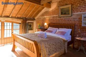 Dons Barn, Grove Farm - Image 2