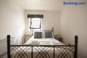 Marina Humber View Apartment - Image 5