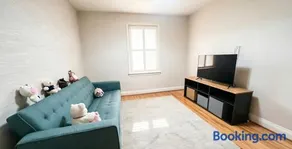 Family Entire Affordable 3BR Sleep 7 Walk t Subway - Image 1