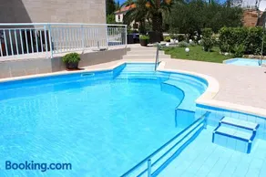 Apartments Grand Pinea - Image 2