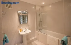 Oxfordshire Country Cottage - Image 2