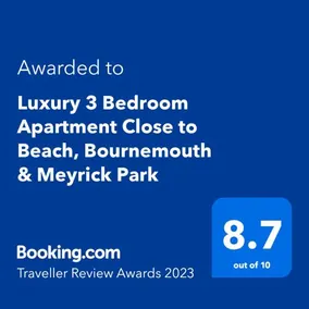 Large 3 Bedroom Apartment with Free Parking near Beach and Meyrick Park Fast WiFi - Image 2