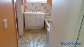 Private room with shared facilities W - Image 3