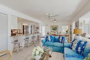 Waterfront beauty with a dock, small private beach, washer/dryer, & gas grill - Image 1