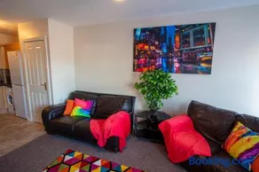 Ample Comforts, Centrally Located, Town Centre - Image 2