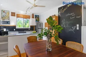 Enchanted Garden Cottage with Bikes and Air Con - Image 3