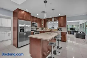 Modern Miami Oversized 3 Bedroom in Central Location - Image 4