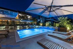 Villa Zdenka with heated pool - Image 3