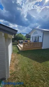 Nybyggd attefallare med egen gäststuga, 8 bäddar - Image 3