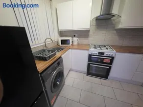 Modern North Shields Home - Perfect for Short or Long Stays - Image 2