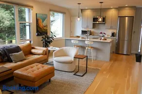Modern Studio with Rooftop Deck and Sunset Views - Image 2