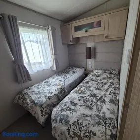 Dennys Holiday Home Pet Free - Image 5