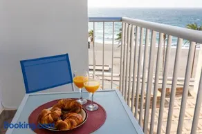 El Peñon Sun & Beach - Image 1