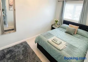 2 Bed Semi - Sleeps 4 - Fully Fenced Garden & Parking - Quiet Cul De Sac Location - Dog Friendly - Fast Wifi - Close to Motorway Access - Image 5