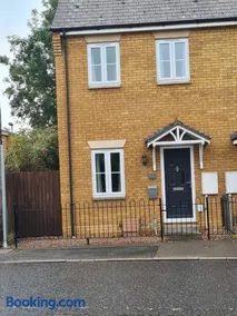 2 bedroom house Admiral Court - Image 1