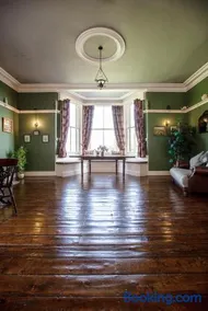 Bluebell Suite Greendale House - Parking - Gardens - Image 5