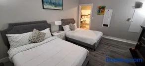 Two Bedroom Suite with AC, Sleeps 8! Complimentary Snacks & Drinks - Image 3