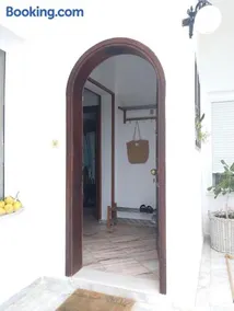 Sea front house & garden, Oropos - Image 3