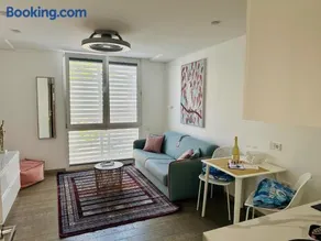 AMBER APARTMENTS - PINK STUDIO - Image 3