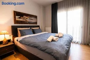 AEGLI Central Luxury Apartment - Image 2