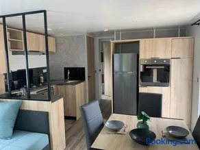 Envie d un break de paysages sauvages et de nature ce mobile home neuf tout confort climatise idealement situe au bord de l eau dans un camping 4 etoiles vous attend pour un week end quelques jours ou des vacances en famille - Image 3