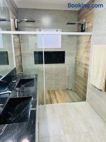 Linda casa em condomínio - Image 2