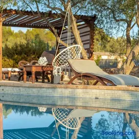 Spacious House with Private Pool in Stari Grad - Image 1