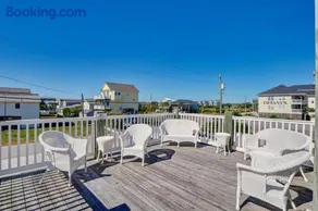 Surf City Getaway - Motel Room - Walk to Beach - Image 1