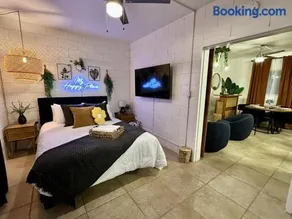 4 Min Walk to Beach and Restaurants - Image 5