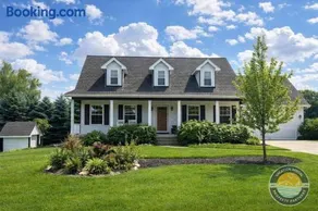Chic Lake Geneva Retreat Spring & Summer Getaway Near Lake & Golf - Image 1