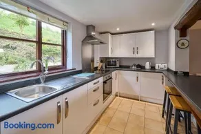 Host & Stay - Coombe Cottage - Image 2