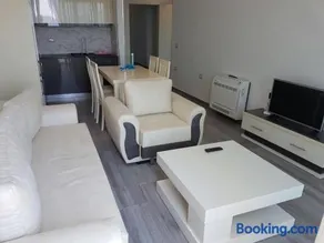 Delfin Apartments - Image 1