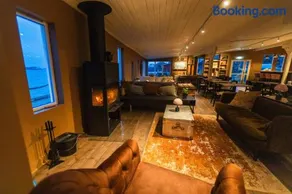Skata Hotel Henningsvær - Image 2