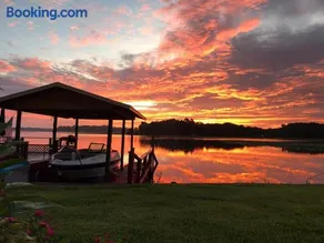 Lake View Retreat - Image 1
